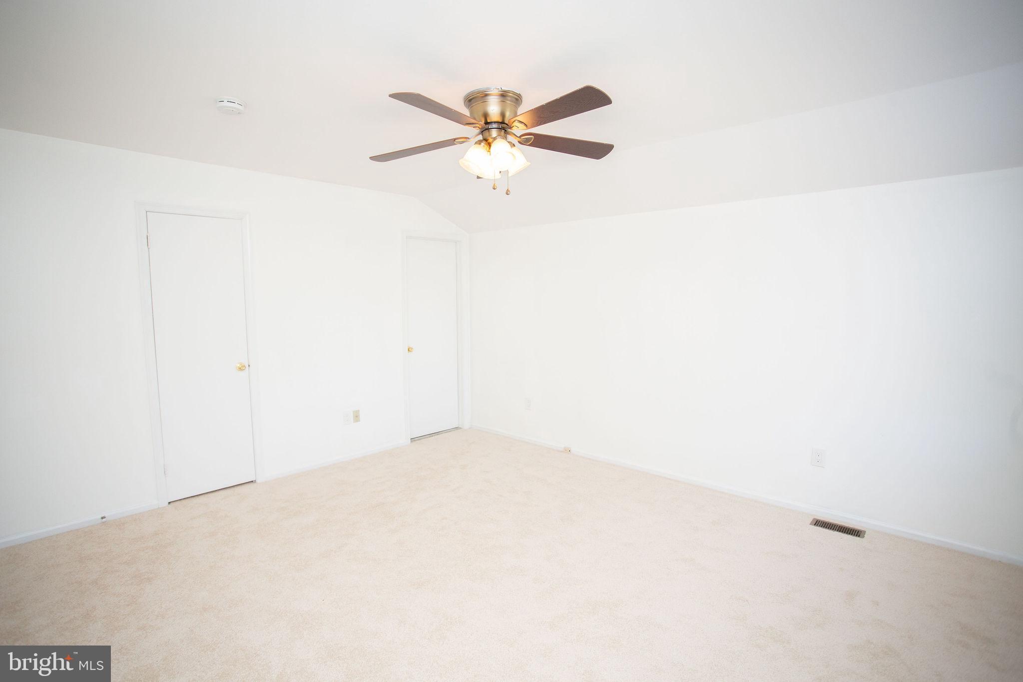 9 N GREEN ACRE DRIVE