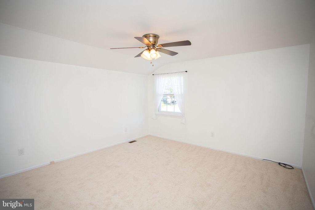 9 N GREEN ACRE DRIVE