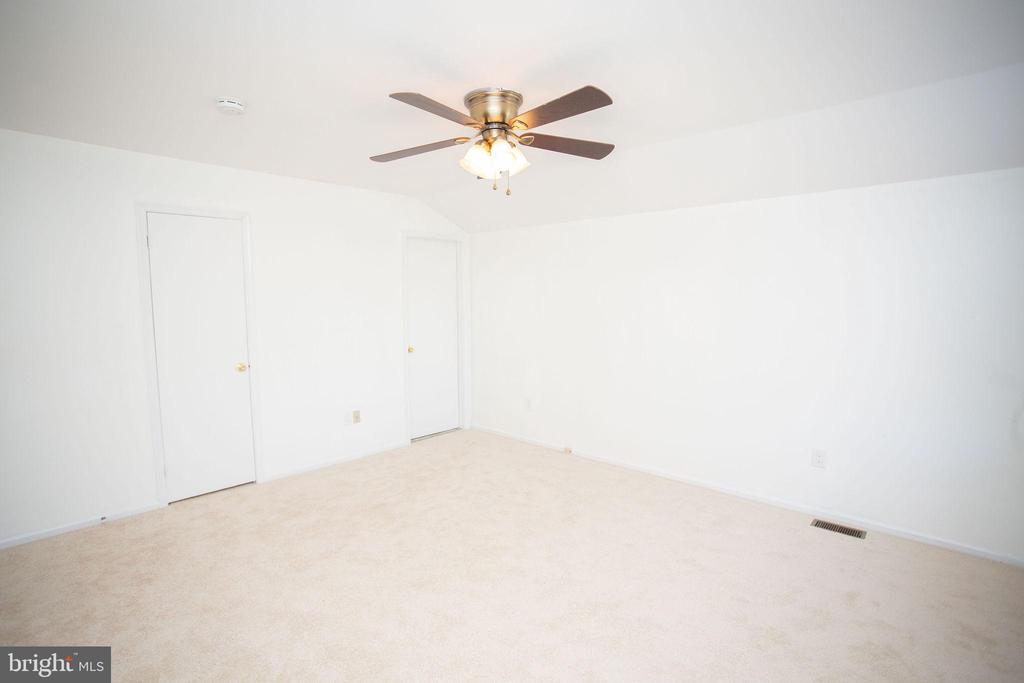 9 N GREEN ACRE DRIVE