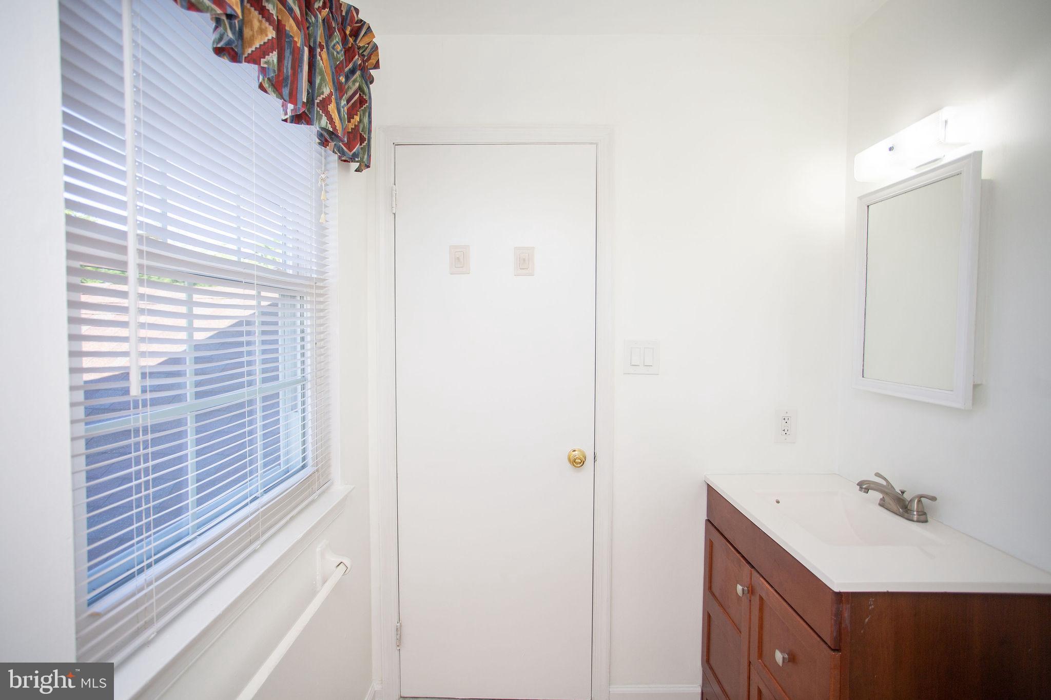 9 N GREEN ACRE DRIVE