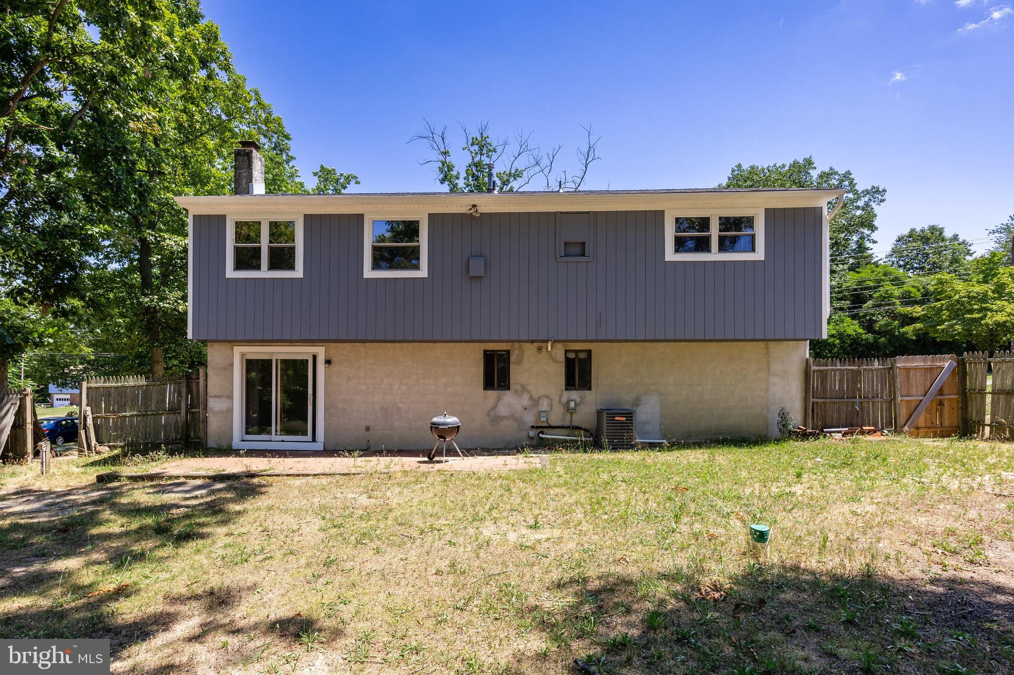 2337 FERNWOOD AVENUE