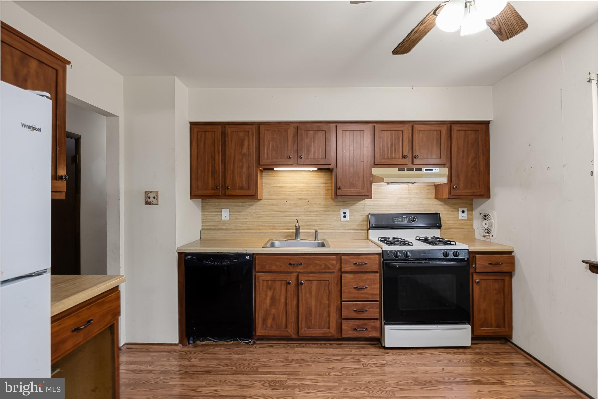 2337 FERNWOOD AVENUE