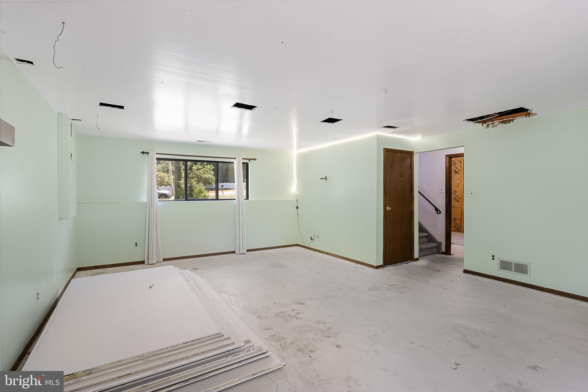 2337 FERNWOOD AVENUE