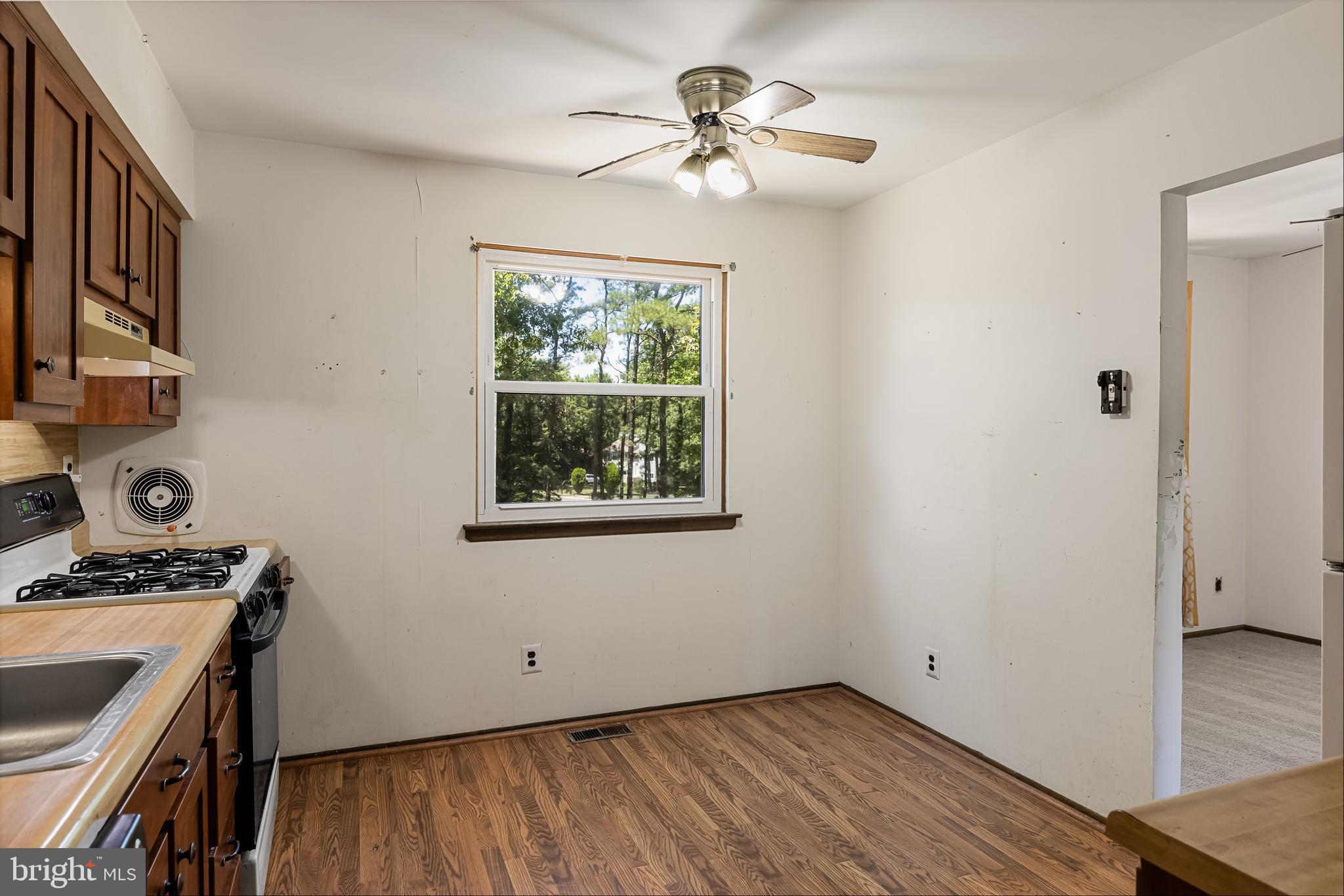 2337 FERNWOOD AVENUE