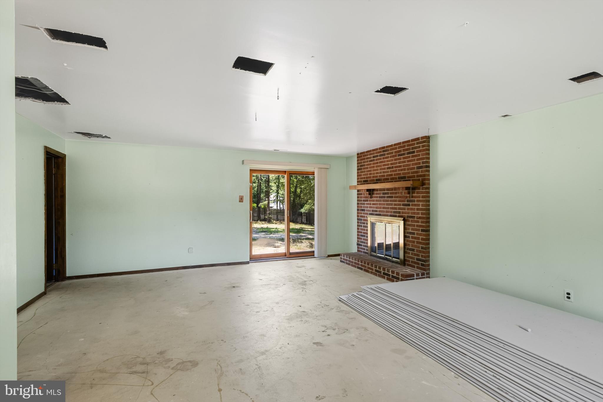 2337 FERNWOOD AVENUE