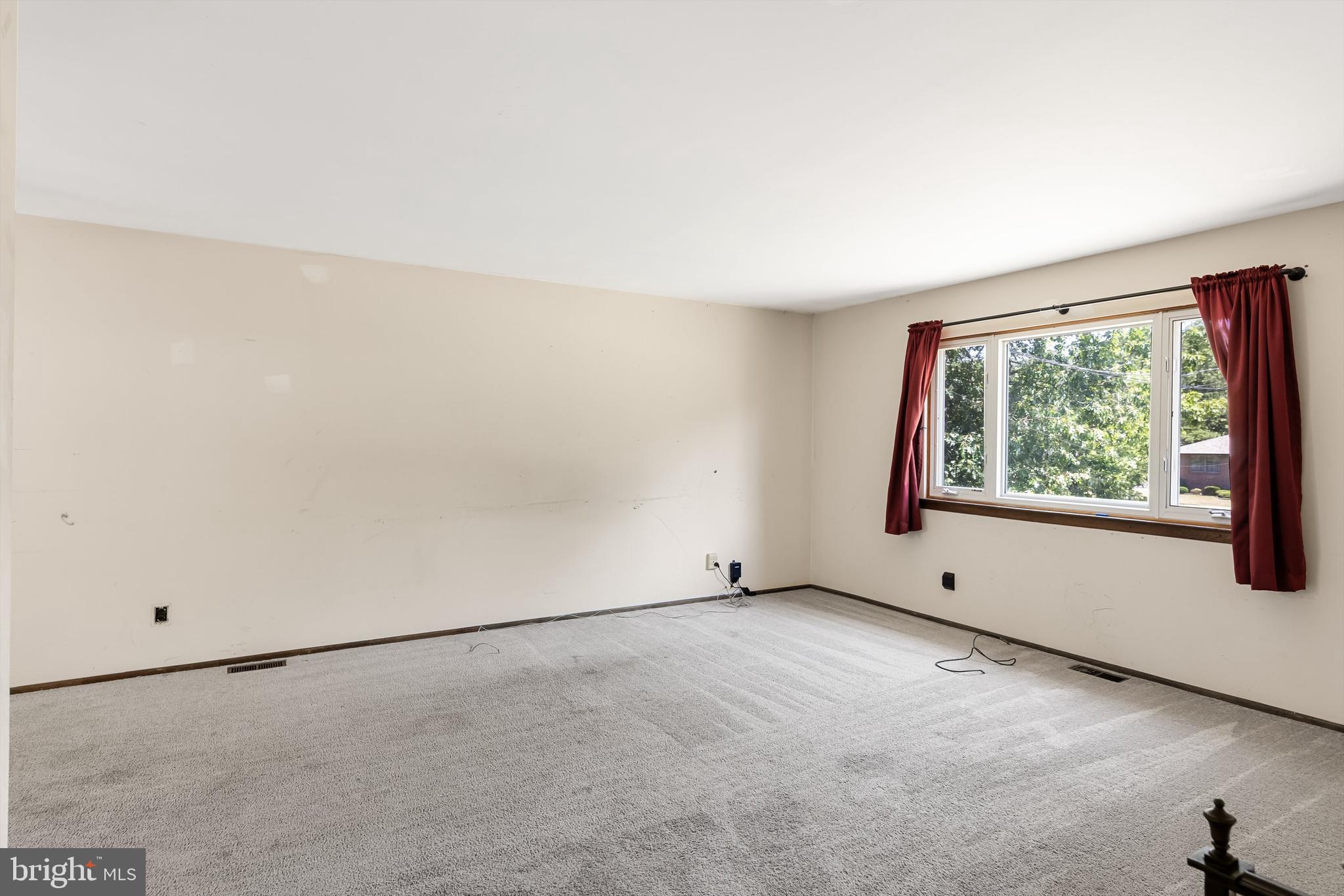 2337 FERNWOOD AVENUE