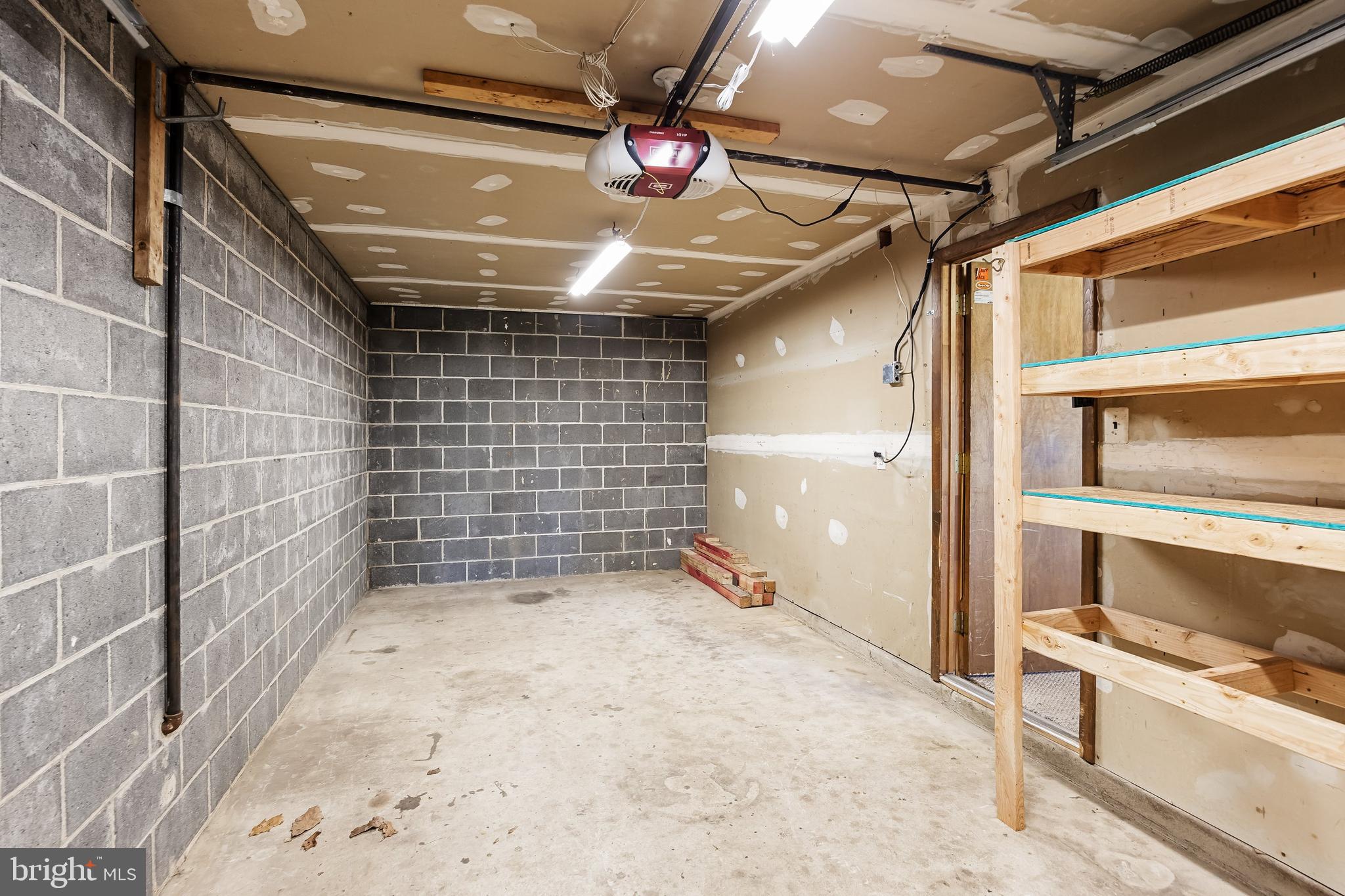 2337 FERNWOOD AVENUE