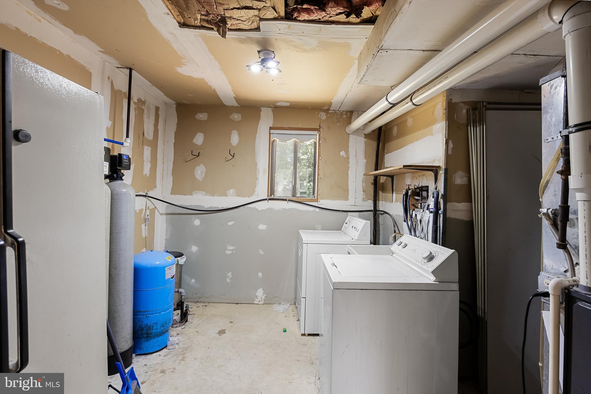 2337 FERNWOOD AVENUE