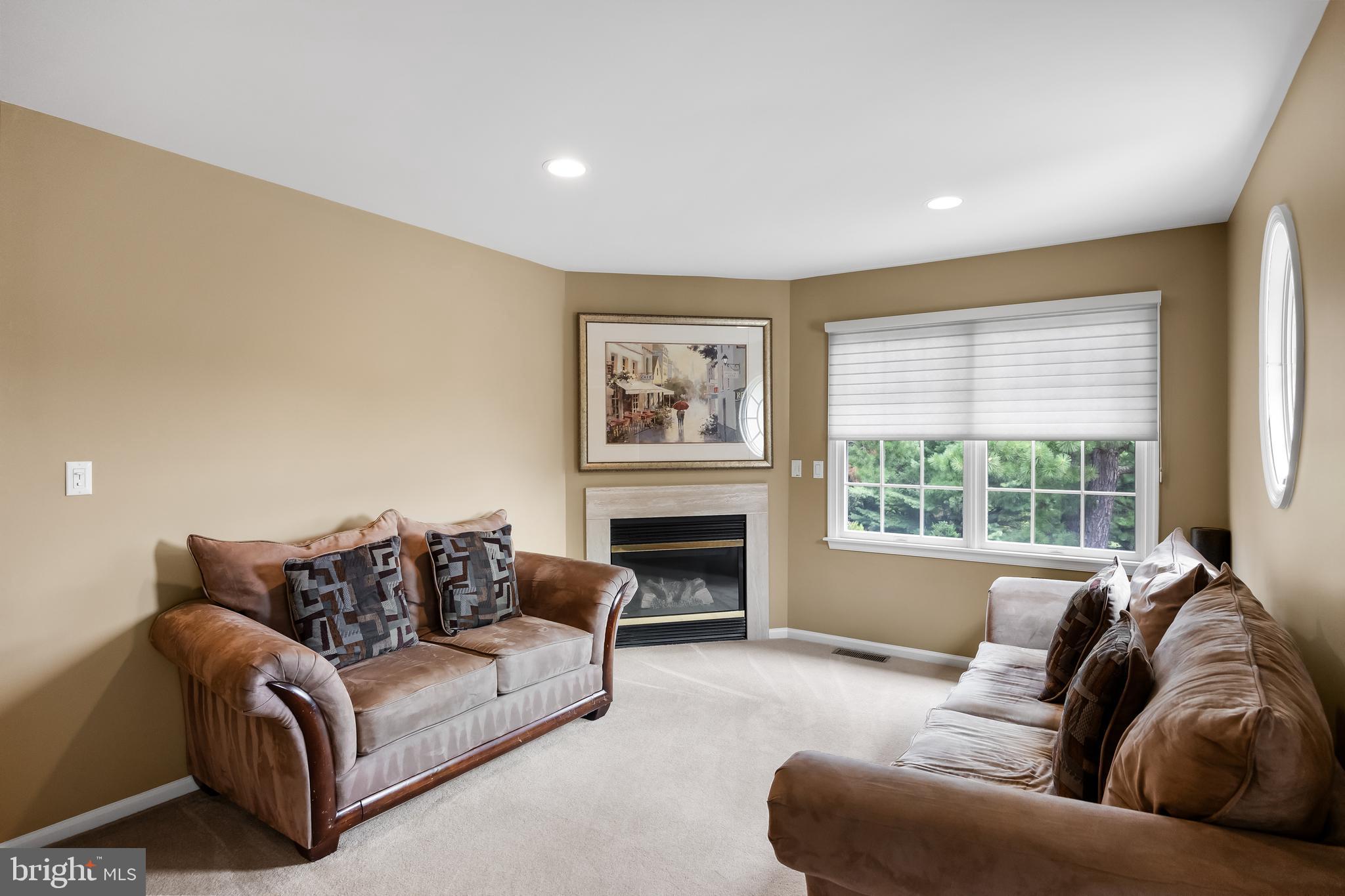 1 Simsbury Dr