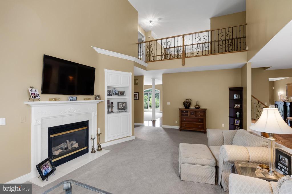1 Simsbury Dr