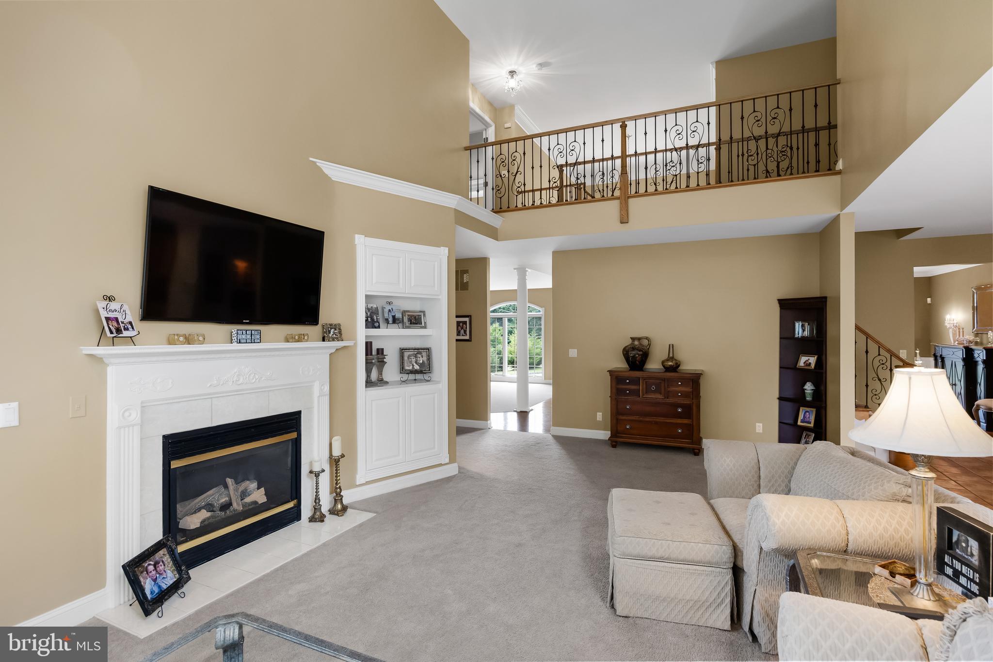 1 Simsbury Dr