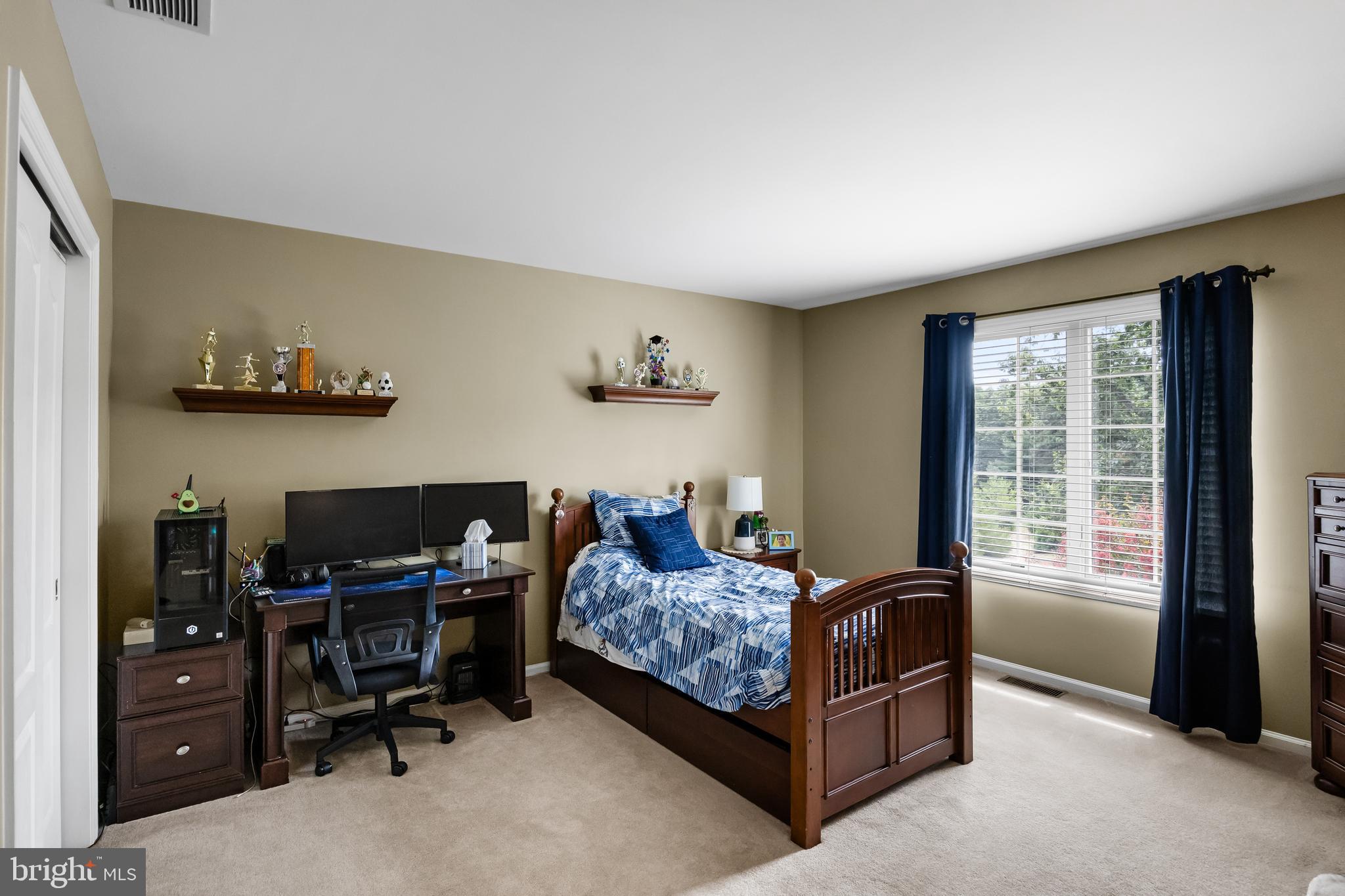 1 Simsbury Dr