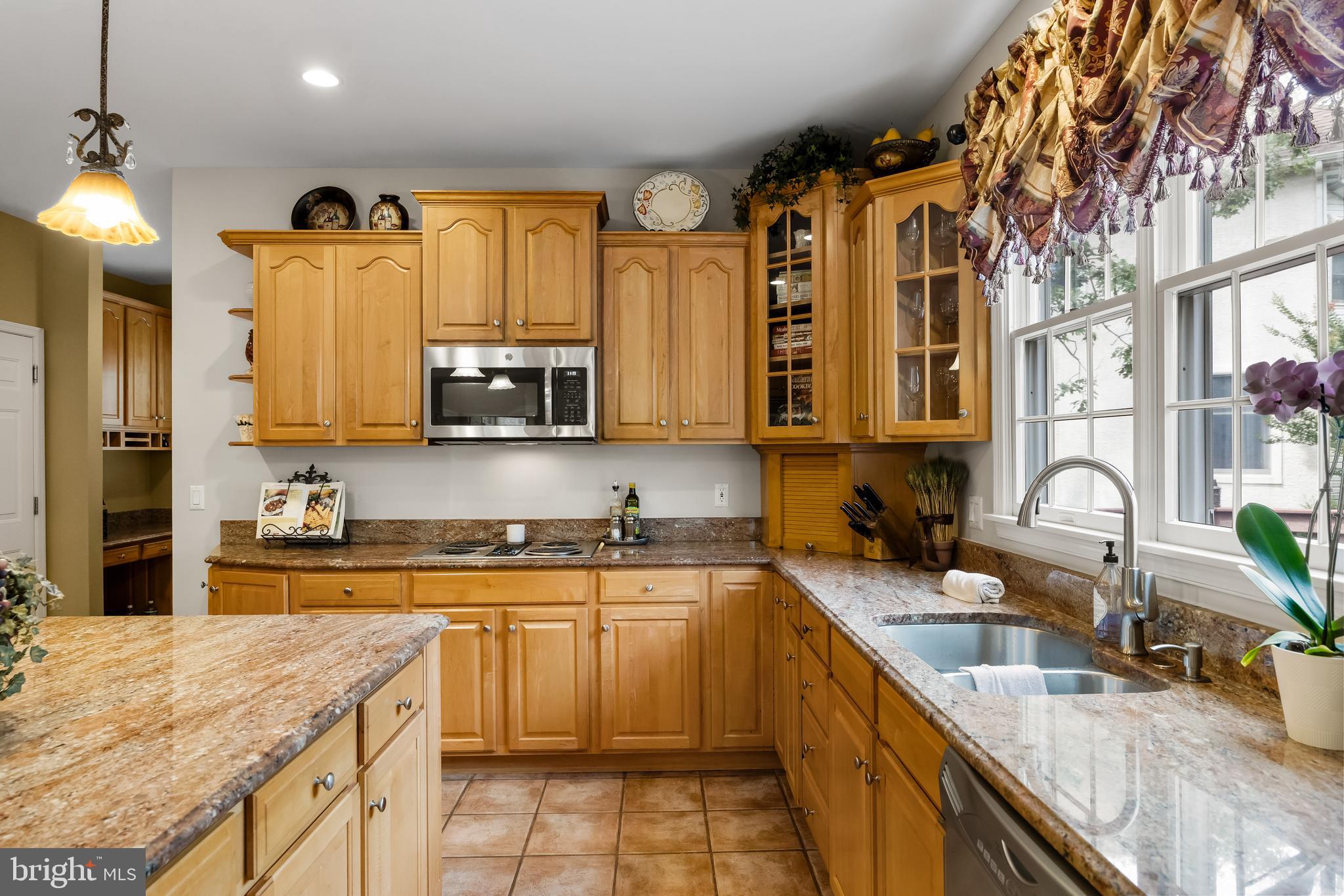 1 Simsbury Dr