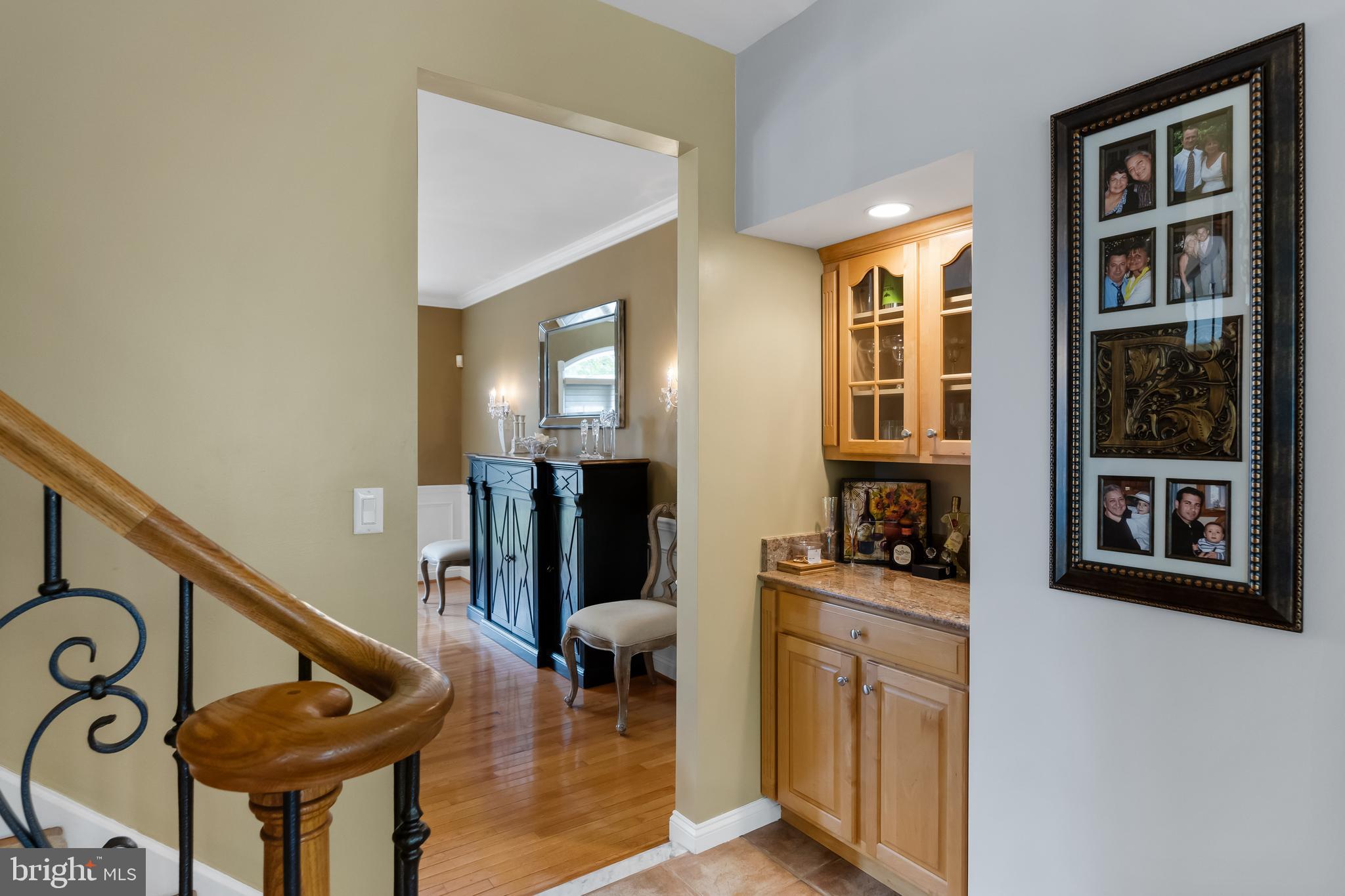 1 Simsbury Dr