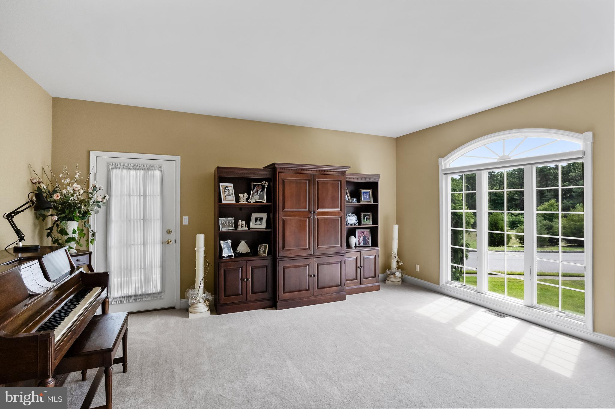 1 Simsbury Dr