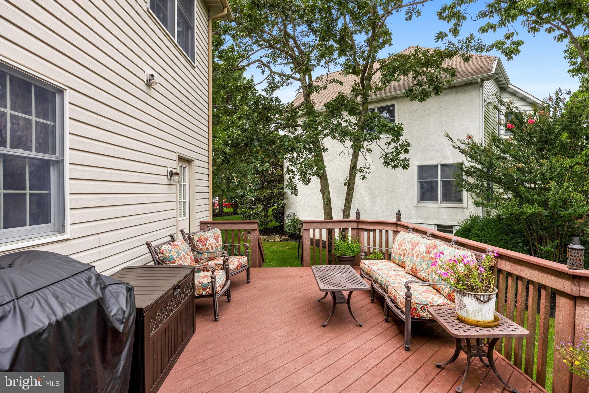 1 Simsbury Dr