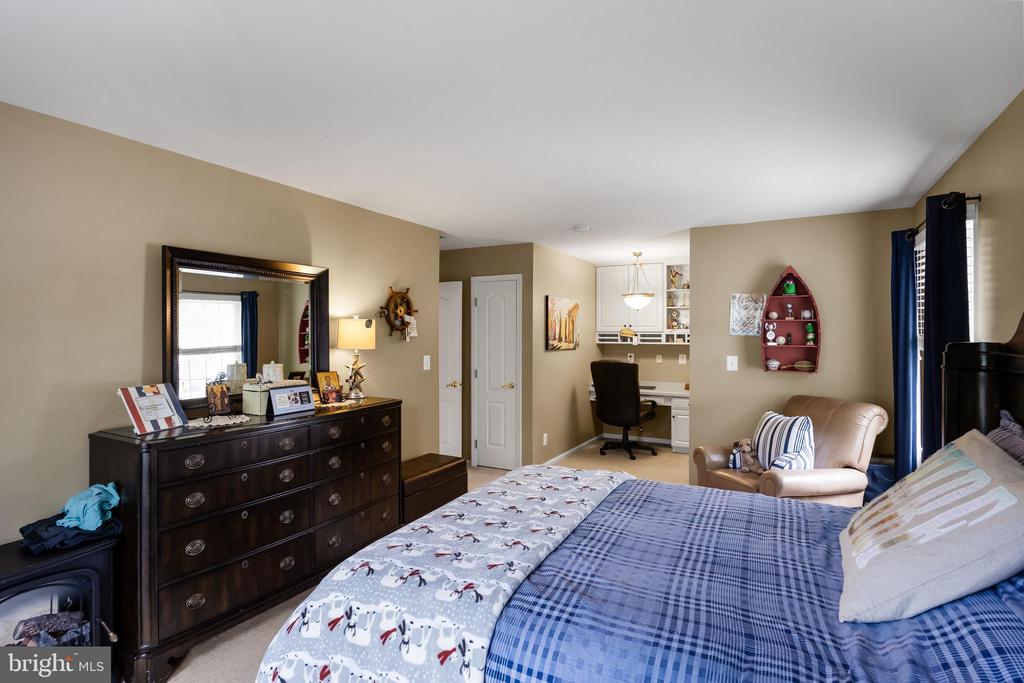 1 Simsbury Dr