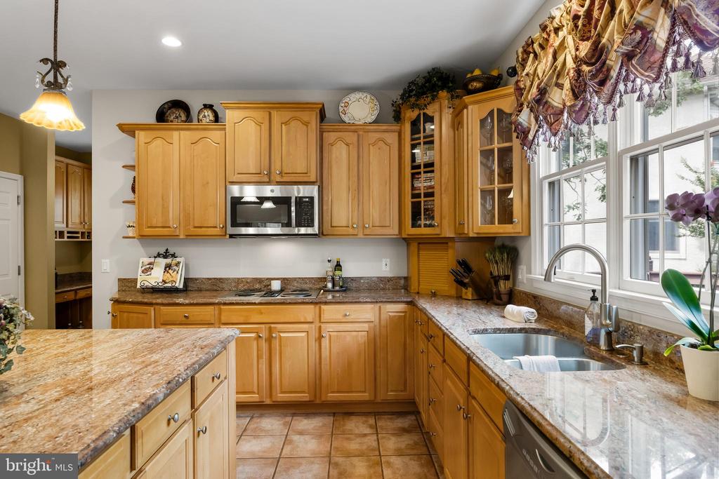 1 Simsbury Dr