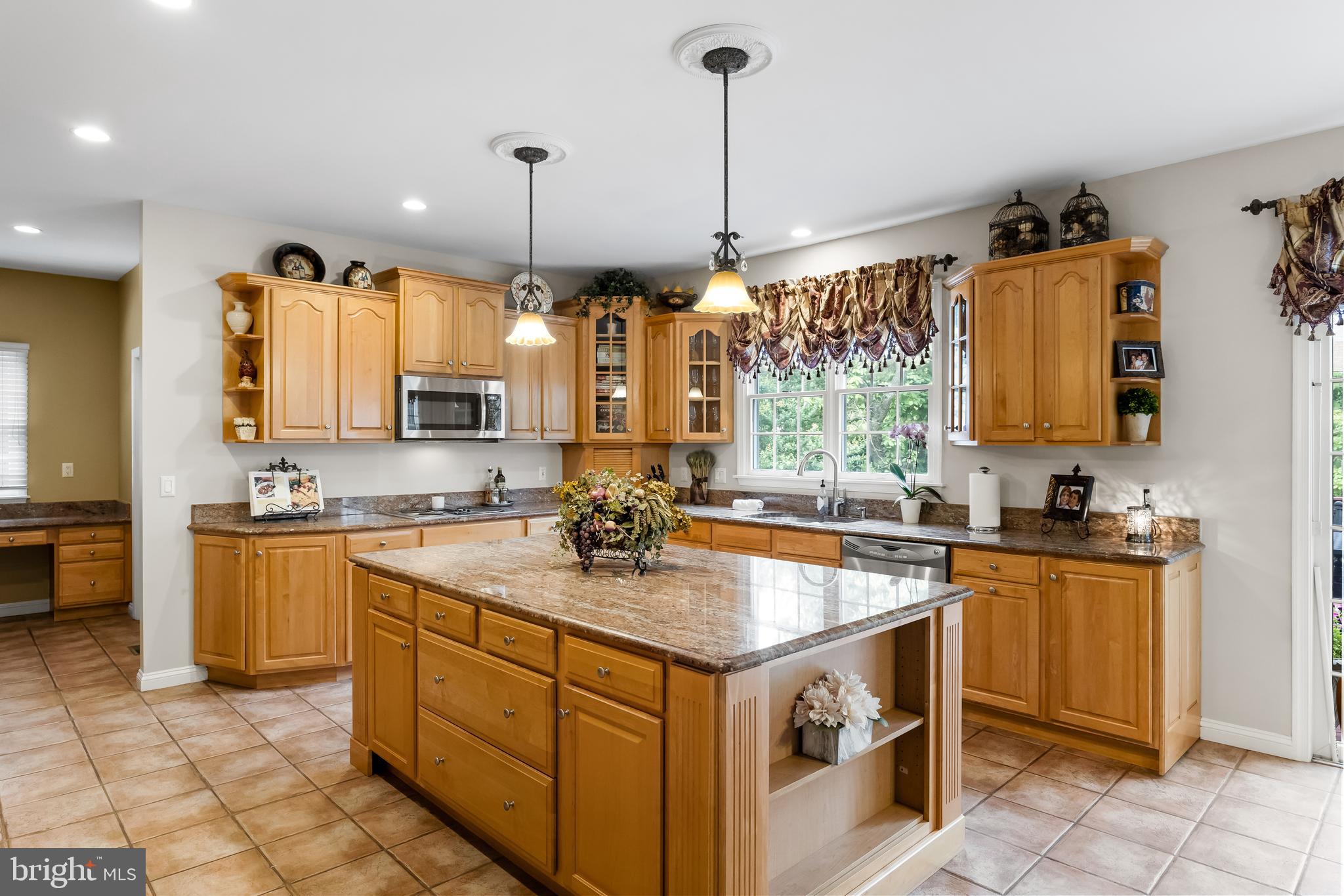 1 Simsbury Dr