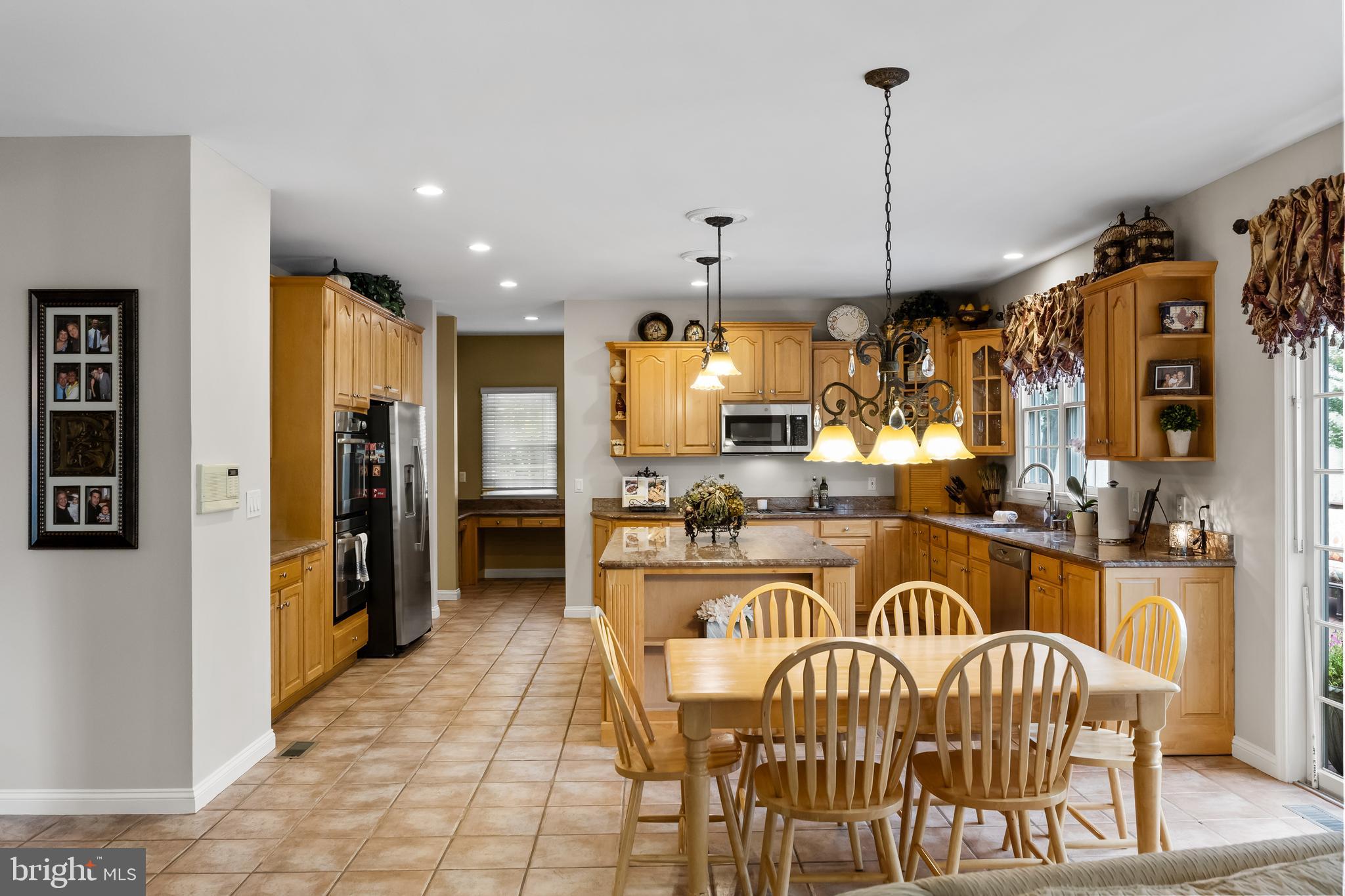 1 Simsbury Dr