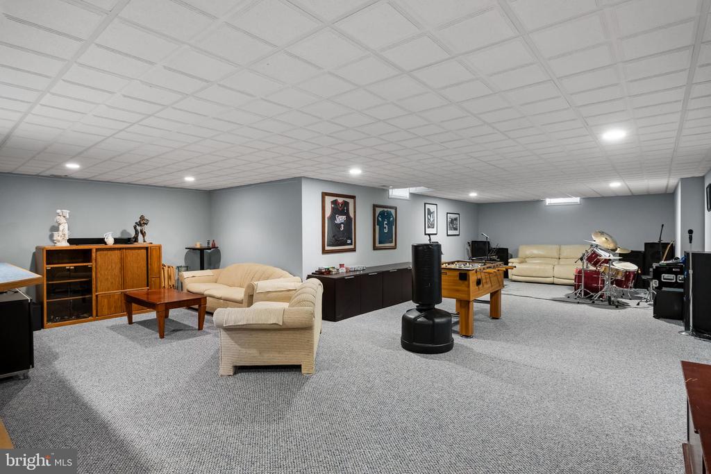 1 Simsbury Dr