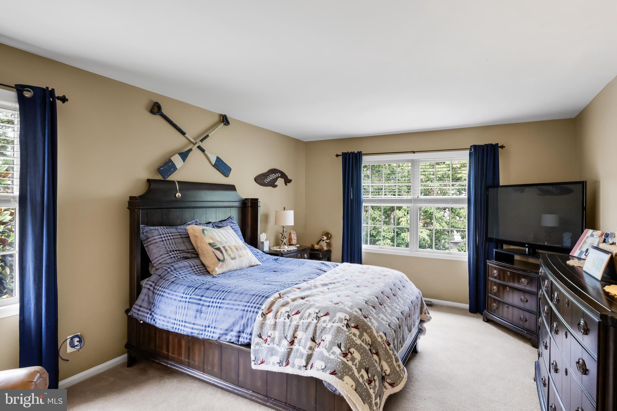 1 Simsbury Dr