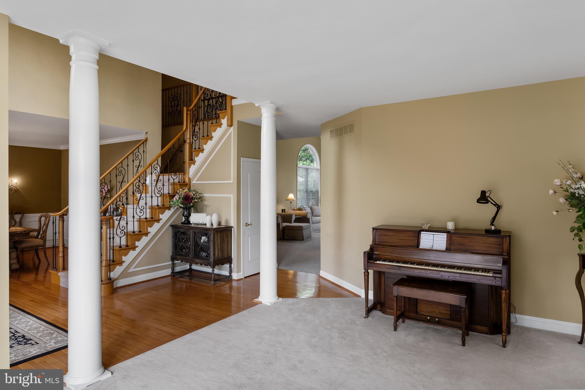 1 Simsbury Dr