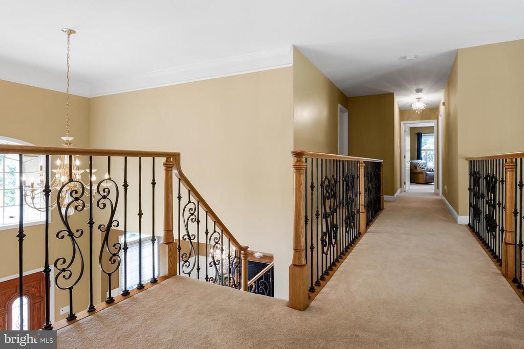 1 Simsbury Dr