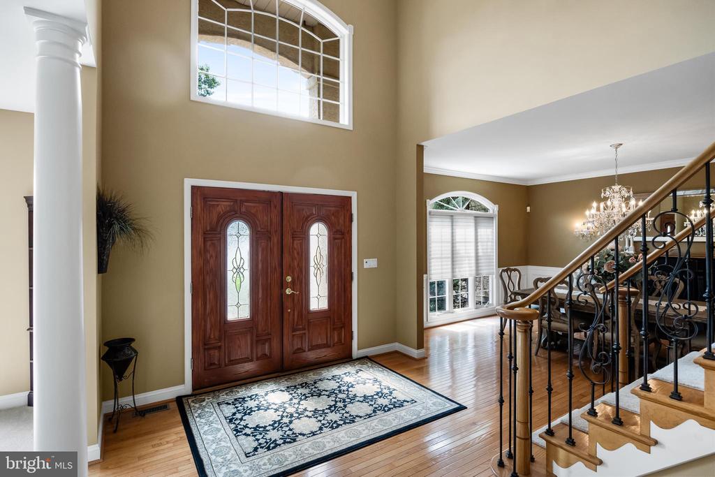 1 Simsbury Dr
