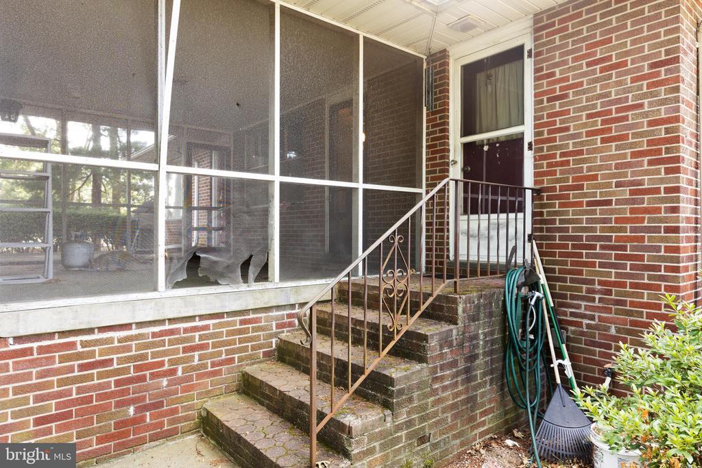 5010 Russell Ave