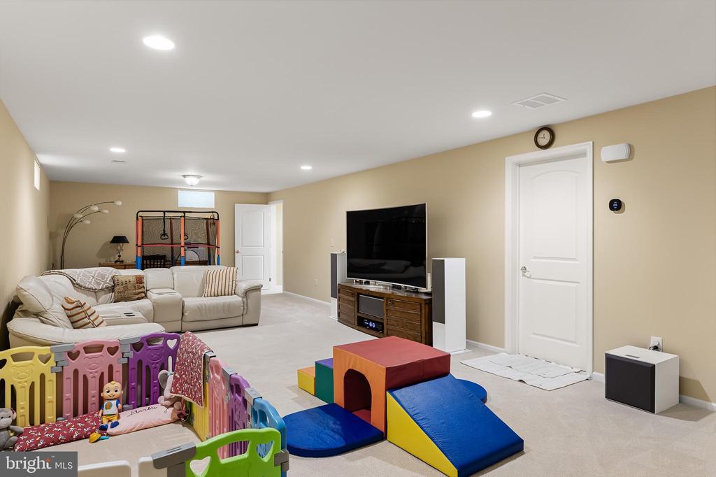 6 Mulhouse Dr