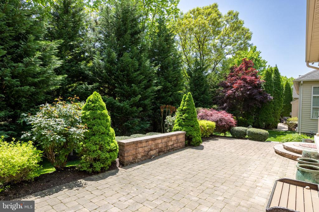 6 Mulhouse Dr