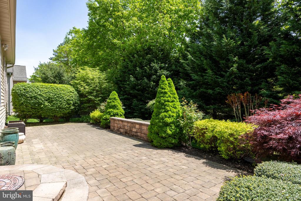6 Mulhouse Dr