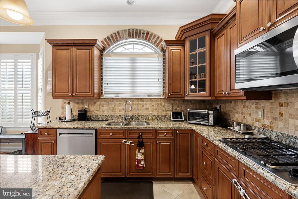 6 Mulhouse Dr