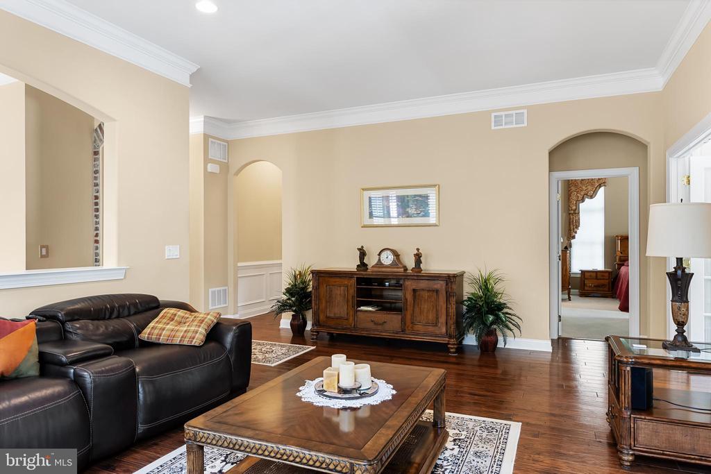 6 Mulhouse Dr