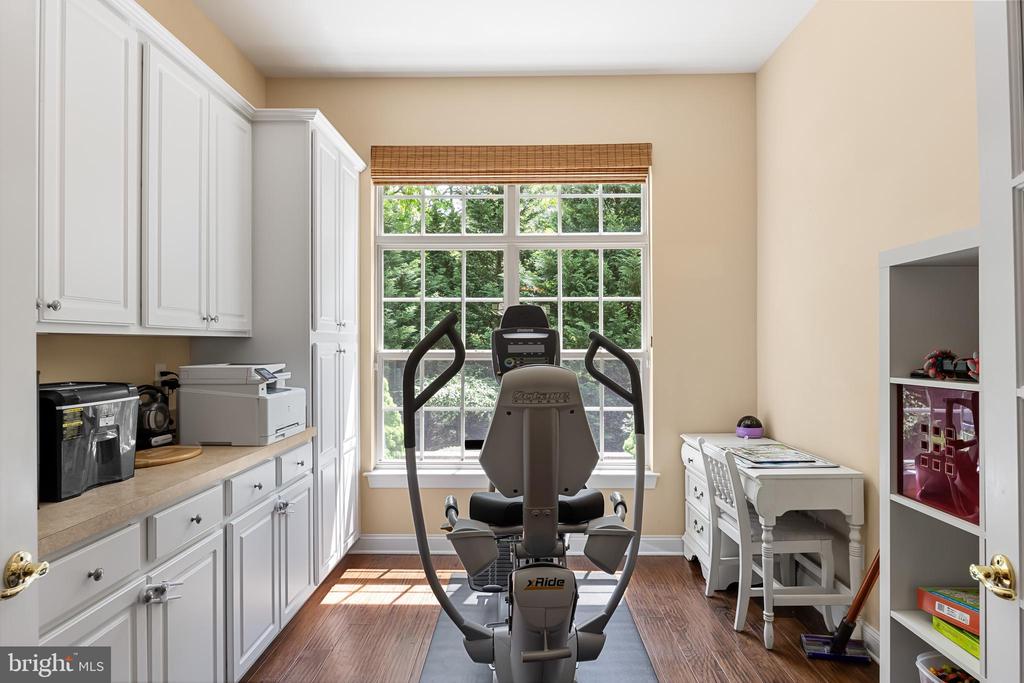 6 Mulhouse Dr