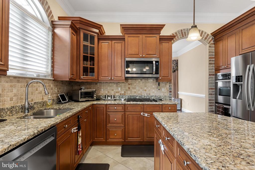 6 Mulhouse Dr