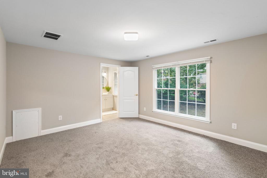 1109 WINDING DRIVE