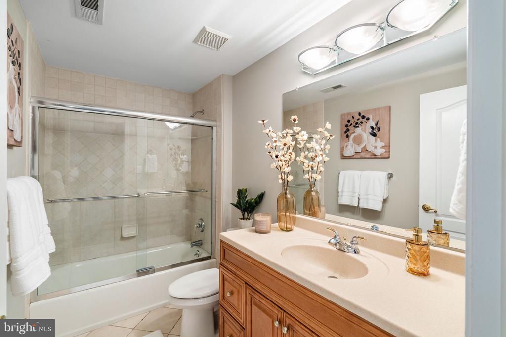 1109 WINDING DRIVE