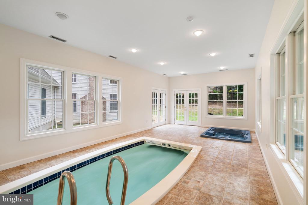 1109 WINDING DRIVE