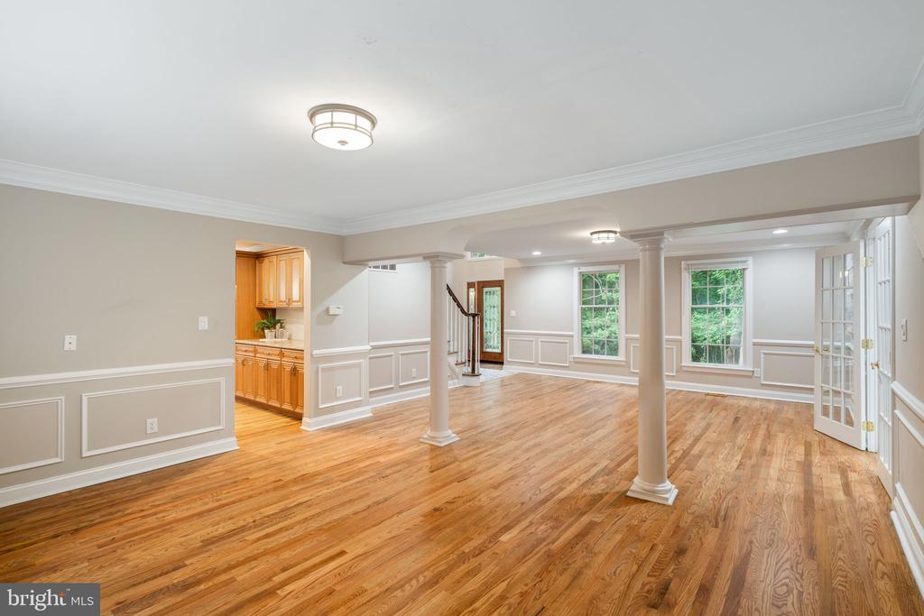 1109 WINDING DRIVE