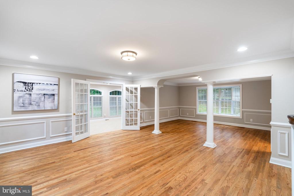 1109 WINDING DRIVE