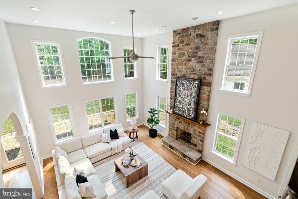 1109 WINDING DRIVE