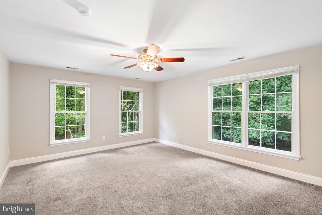 1109 WINDING DRIVE