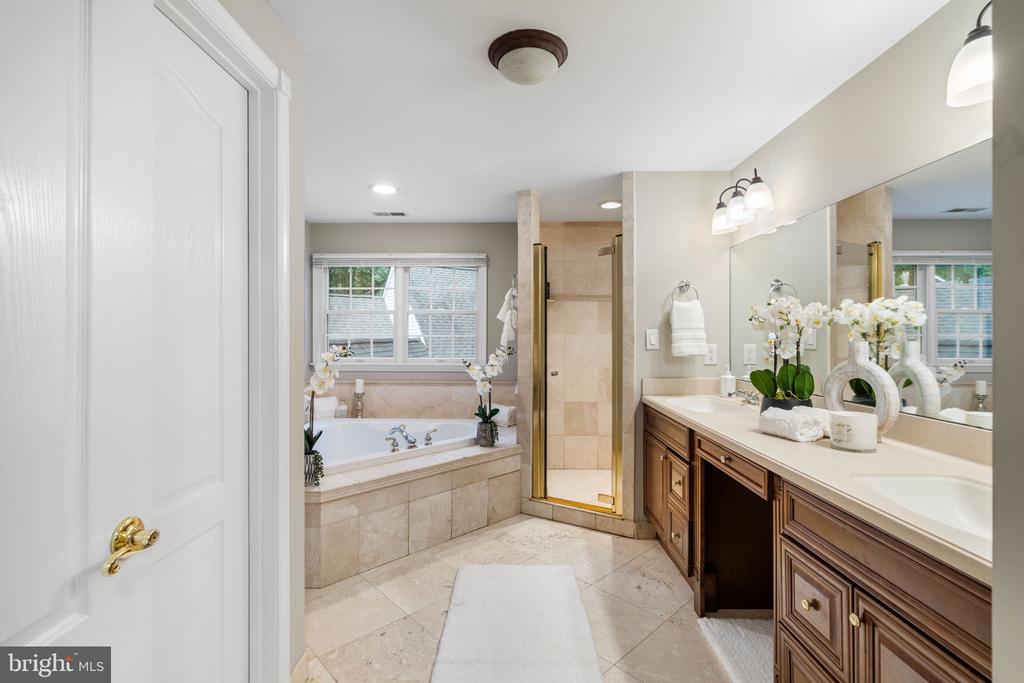 1109 WINDING DRIVE