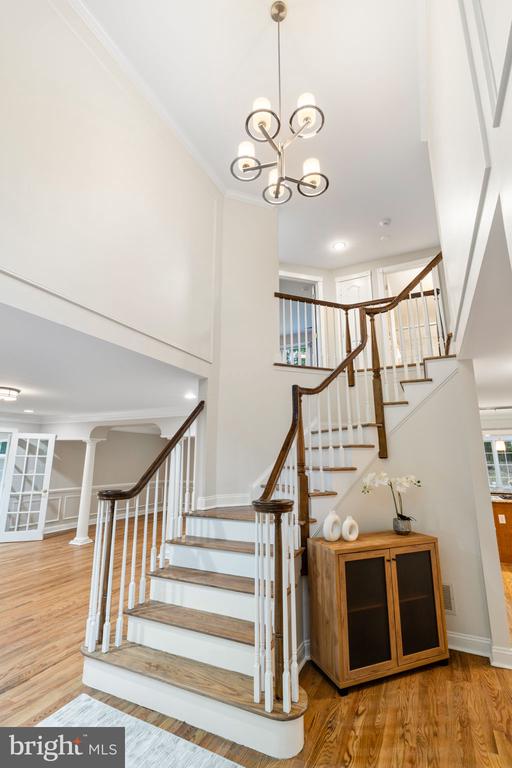 1109 WINDING DRIVE
