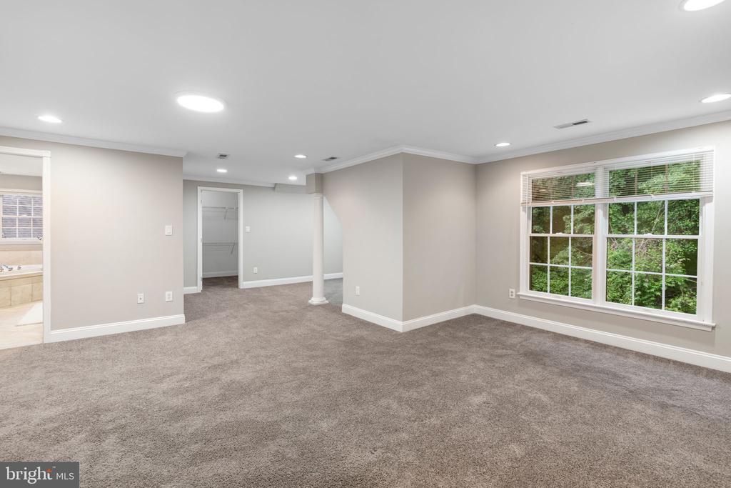 1109 WINDING DRIVE