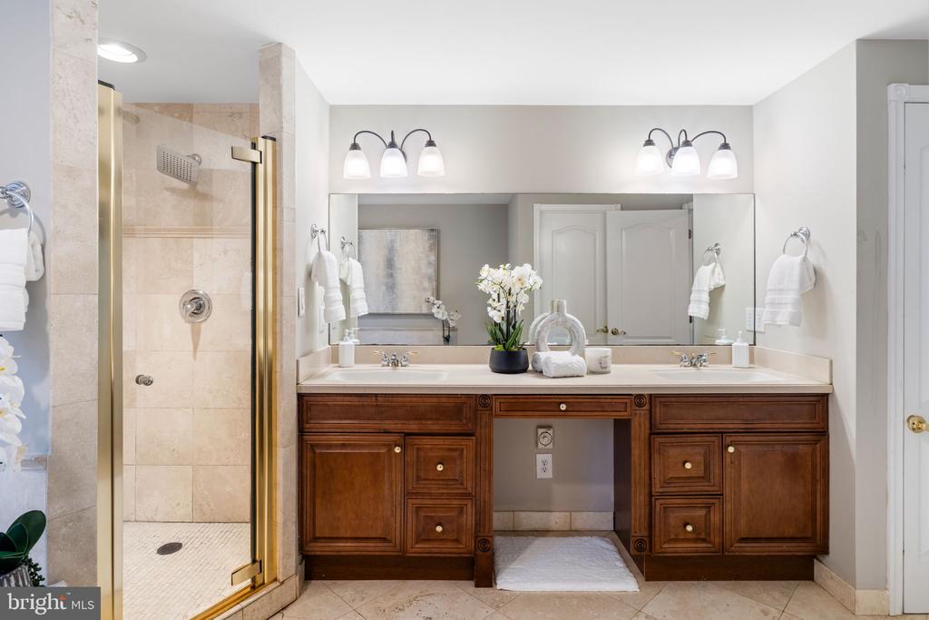 1109 WINDING DRIVE