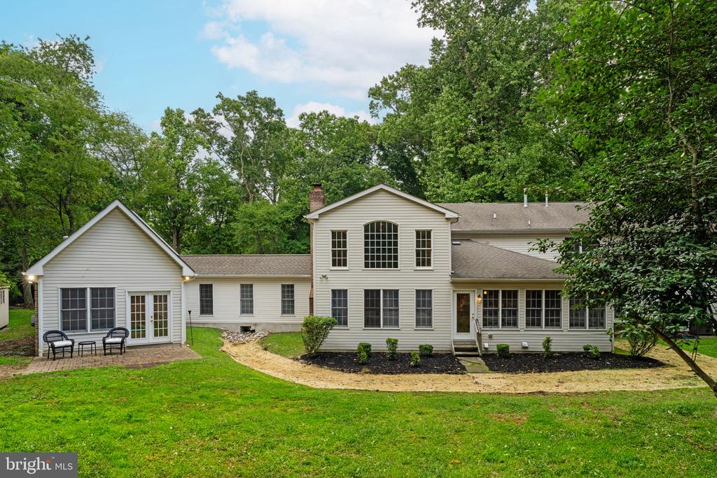1109 WINDING DRIVE