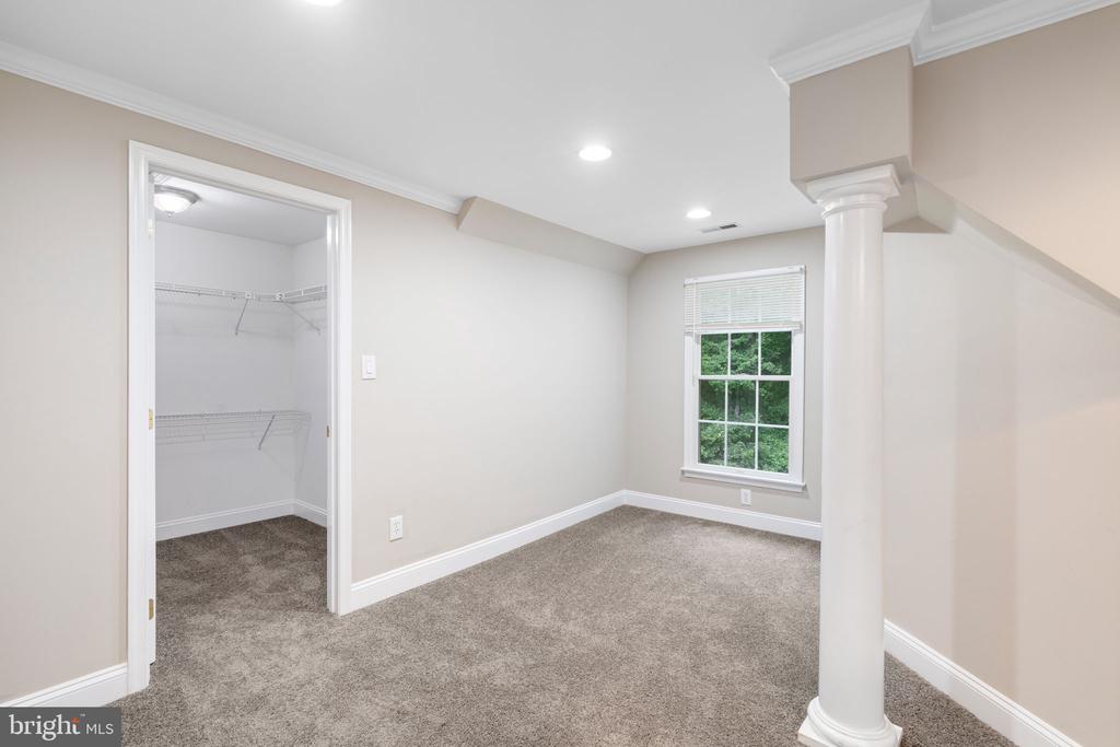 1109 WINDING DRIVE